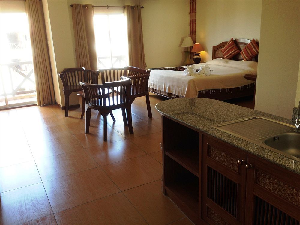 Phuphaya Resort Pattaya Buitenkant foto