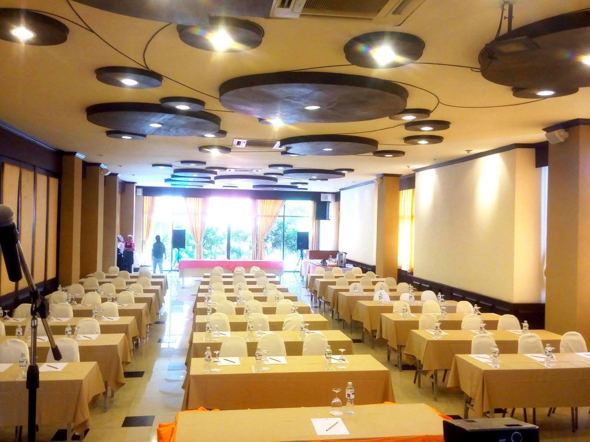 Phuphaya Resort Pattaya Buitenkant foto